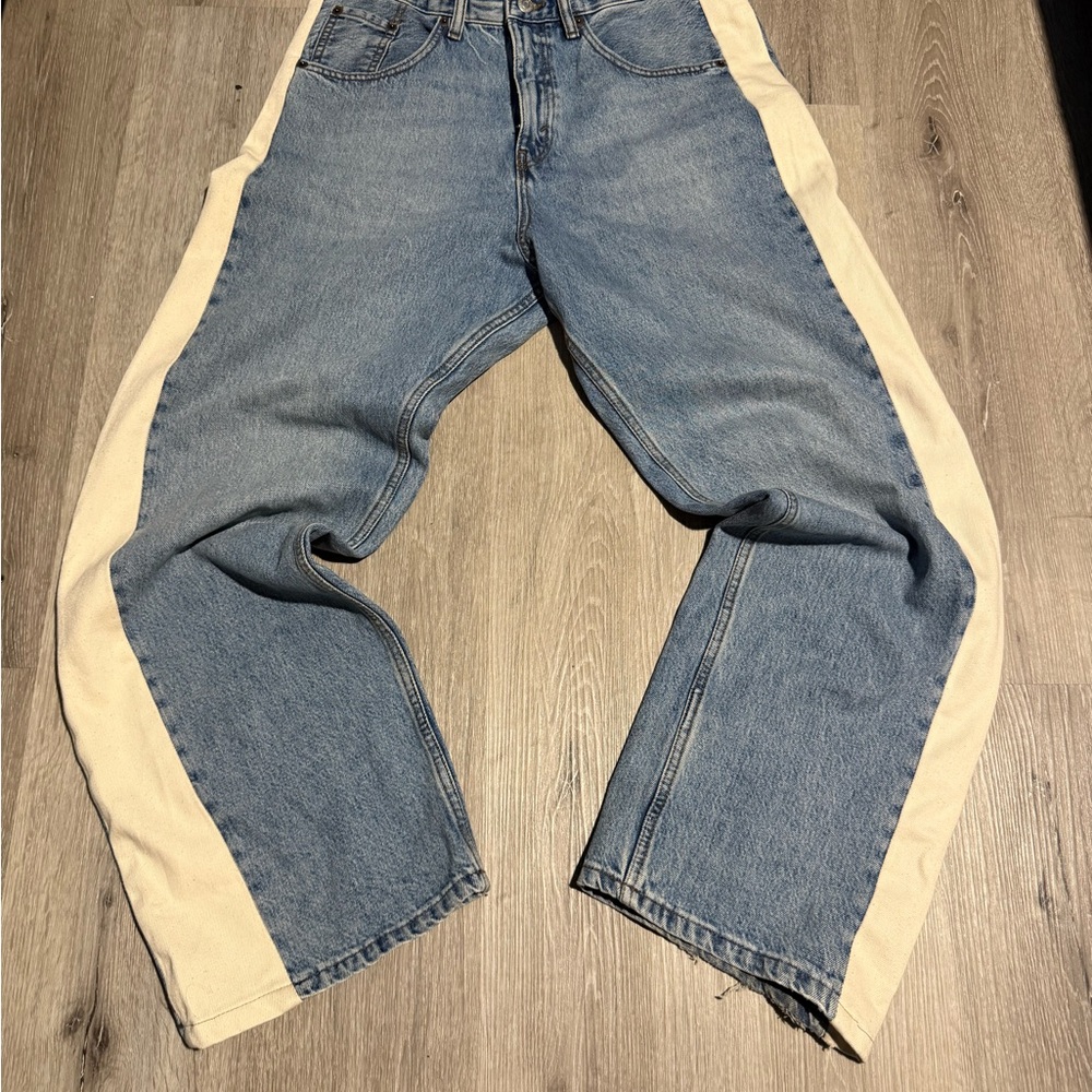 Zara Men's Blue and Tan Relaxed Jeans
